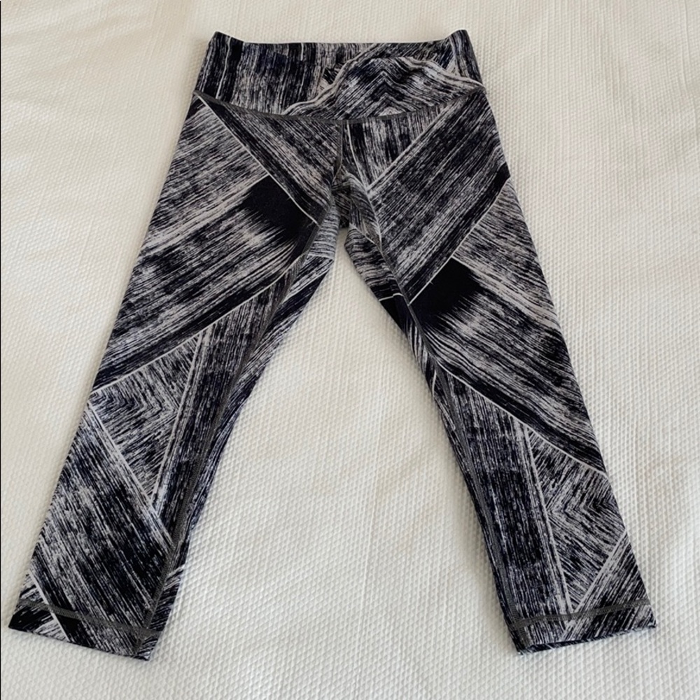 Black/white lululemon leggings